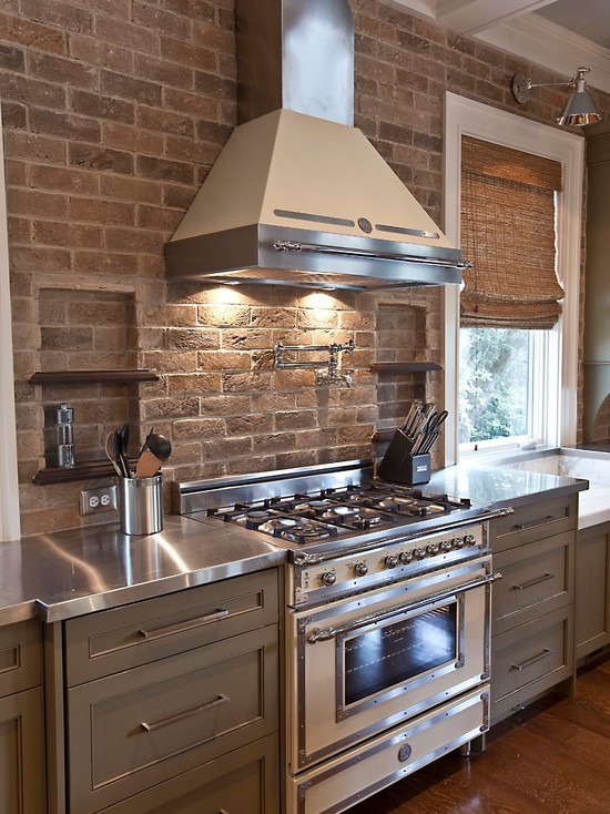 Камінь в інтер'єрі кухні: чи справді це красиво? 2 - Max Home Стіна з каменю у вигляді цегли