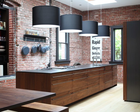 Камінь в інтер'єрі кухні: чи справді це красиво? 7 - Max Home Аскетичний, простий і в той же час незвичайний дизайн кухні з центральними елементами - дерев'яним столом і кам'яною стіною