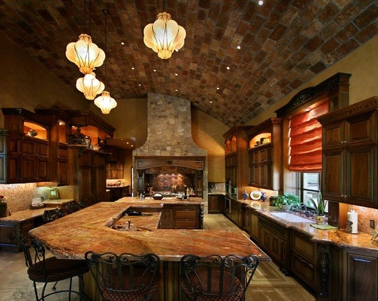 Камінь в інтер'єрі кухні: чи справді це красиво? 11 - Max Home Затишна кухня зі стелею з каменю та використанням теплих тонів