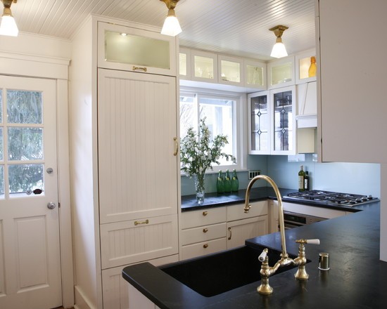 Пінал під стелю в обмеженому просторі