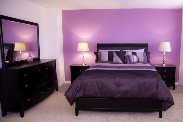 спальня у фіолетових тонах