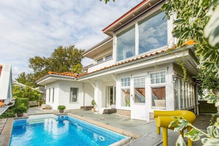 Традиційний скандинавський будинок у гармонії із сучасним дизайном