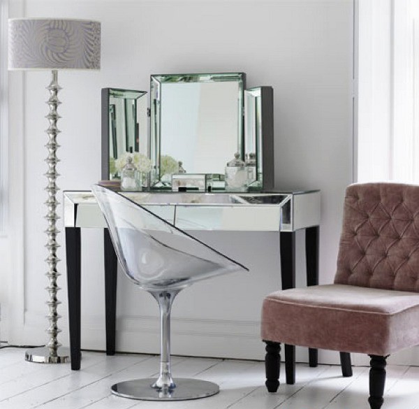 Туалетний столик в інтер'єрі спальні 25 - Max Home туалетний столик для спальні